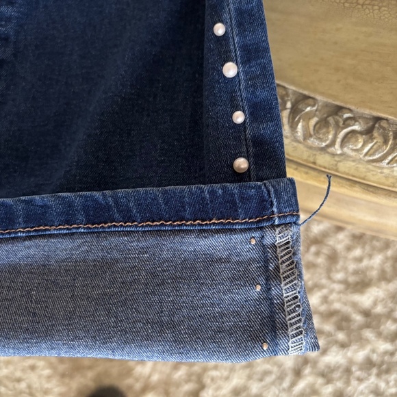 NWT Bebe Women's Denim Pearl Embellished Straight Leg Jeans - Size 26 (Size 2) - Picture 8 of 10